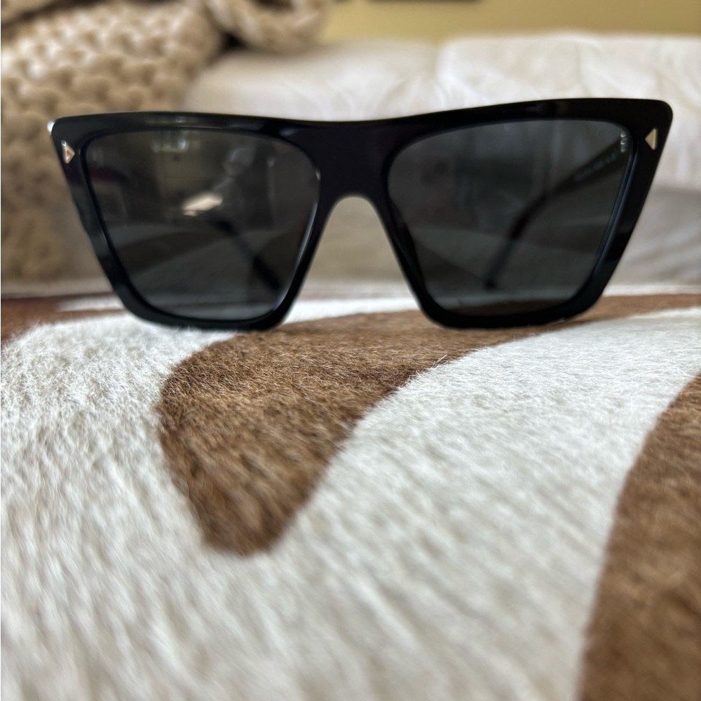 Prada Butterfly Sunglasses Black - Picture 2 of 13